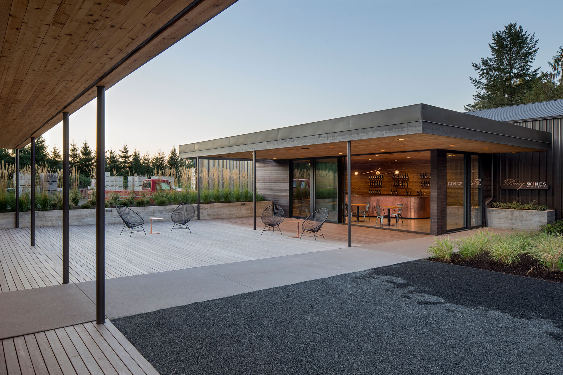 Outdoor tasting options at Day Wines in Dundee, Oregon