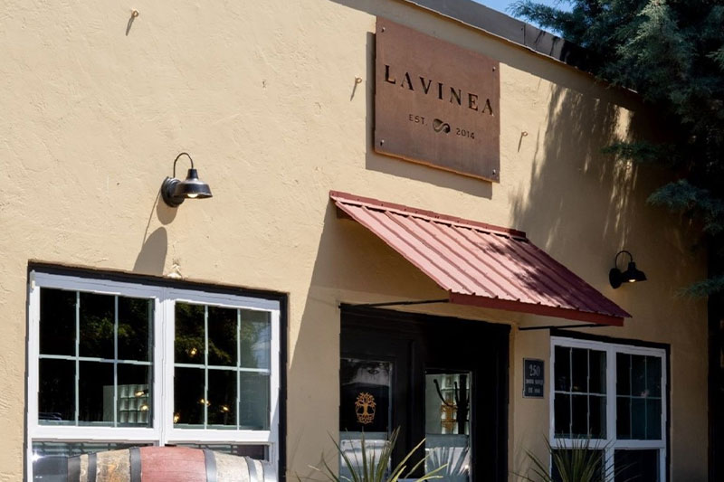 Wineries open late in Willamette Valley Oregon